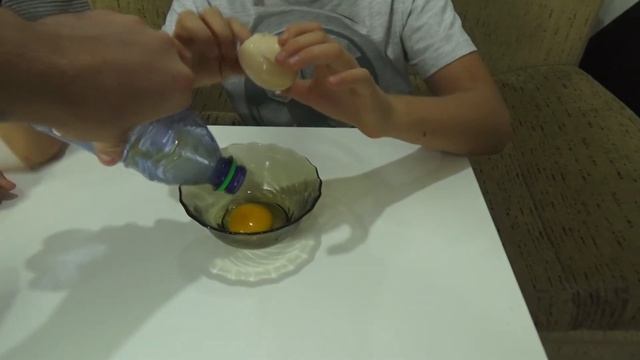 КАК СДЕЛАТЬ ЖВАЧКУ ДОМА? | ЖЕВАТЕЛЬНАЯ КОНФЕТА | HOW TO MAKE BUBBLEGUM? смотреть онлайн