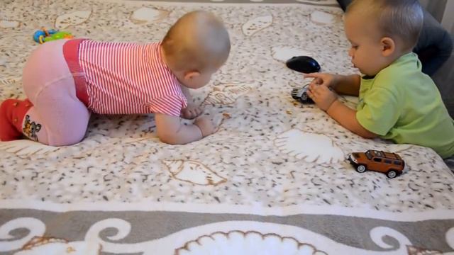 Дети от первой встречи до года / Children from first meeting up to 1 year Family Fun videos for kid смотреть онлайн