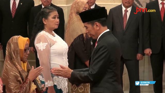 Ini 6 Tokoh Penerima Gelar Pahlawan Nasional 2019 смотреть онлайн