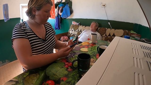 ОГОРОДНЫЕ ДЕЛА/ ПРОПОЛКА ОГОРОДА/ ЖИЗНЬ В ДЕРЕВНЕ смотреть онлайн