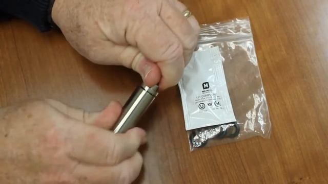 Unboxing the Onset HOBO U12-015 Stainless Steel Temperature Data Logger смотреть онлайн