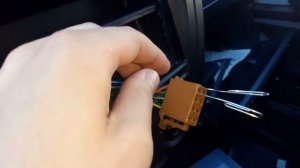 Как достать контакт с ISO разъема для магнитолы lada granta 2014 года (комплектация стандарт)