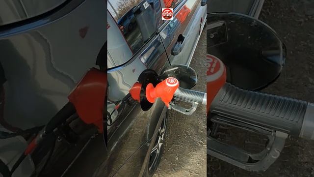 Бензин и присадки.Shorts.Лада Калина заправка 100-ТЫЙ бензин. Заправка Лукоил/LUKOIL.YouTube Short. смотреть онлайн