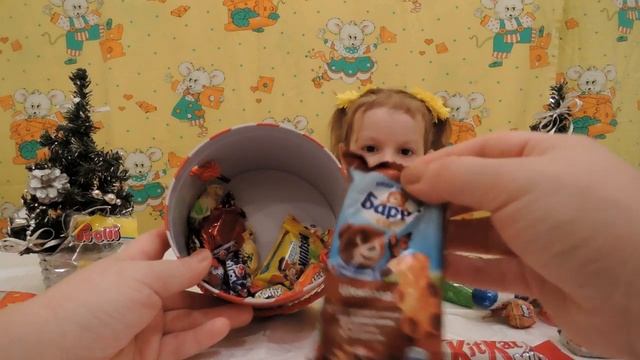 Новый год распаковка подарков сладостей от Деда Мороза Unboxing Christmas gifts смотреть онлайн