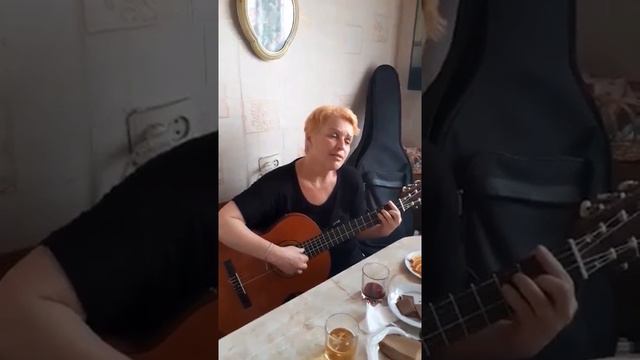 "Мы с тобой встречаемся так редко, вянет прошлогодняя трава, вроде и душа не птица в клетке" Я Пою смотреть онлайн