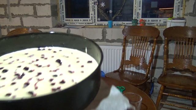 VLOG ЧЕМ ЗАНЯТЬ ДЕТЕЙ НА КАРАНТИНЕ | ГОТОВИМ ИЗ ЗАПАСОВ | КАК ПРИГОТОВИТЬ БИСКВИТ смотреть онлайн