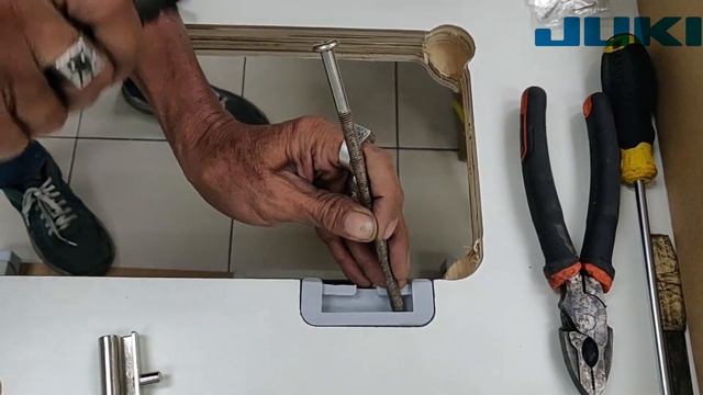 Step #4: Setup Sewing Machine Oil Pan смотреть онлайн