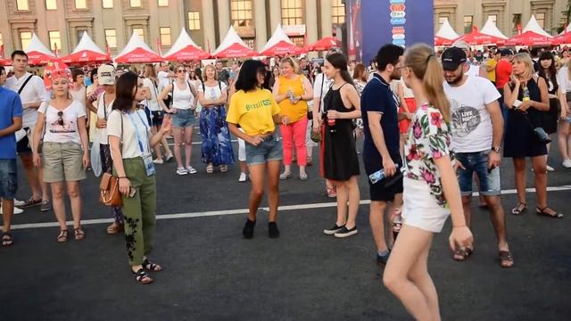 Самара. 02/07/2017 Фан-зона(7) Мексика-Бразилия world cup... Samara Fã de refeições México-Brasil смотреть онлайн