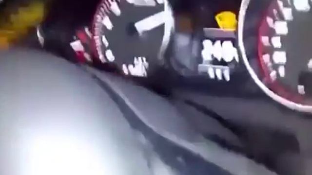 Audi R8 crash at 320 kmh on public highway смотреть онлайн