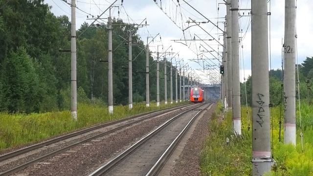 ЭС1П-002 "Ласточка" сообщением Петрозаводск — Санкт-Петербург следует через о.п. 45 км смотреть онлайн