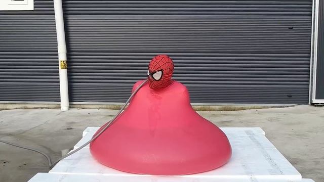 Spider Man Popping Giant Water Balloons! #4 смотреть онлайн