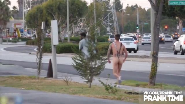 Как Победить В Драке Когда У Него Ствол Prank смотреть онлайн