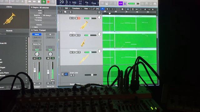 Producer Justin Thomas arranging Horn Parts @ AVG Live Studio смотреть онлайн