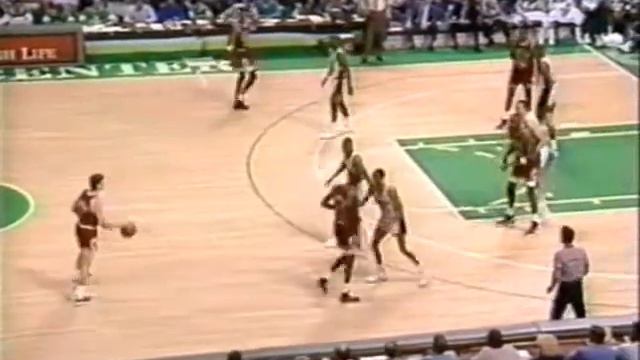 Bulls vs. Bucks 1990 game 3 (9/...) смотреть онлайн