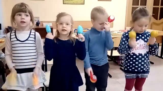 Ладушки . Игра на маракасах. смотреть онлайн