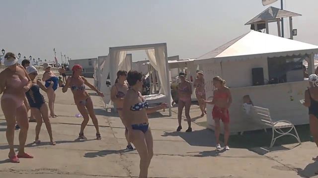 Интересно девки пляшут - по четыре сразу в ряд смотреть онлайн