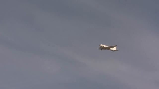 Модель самолета Douglas C-47 смотреть онлайн