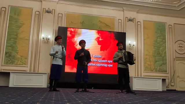 Мужской фольклорный ансамбль казачьей песни "Поречье" - Чубчик кучерявый смотреть онлайн