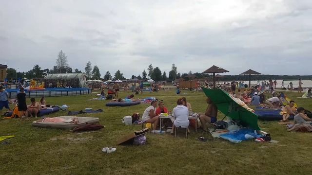 Парк развлечений на пляже озера Свитязь (Украина) смотреть онлайн