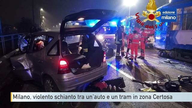 Milano, violento schianto tra un'auto e un tram in zona Certosa смотреть онлайн