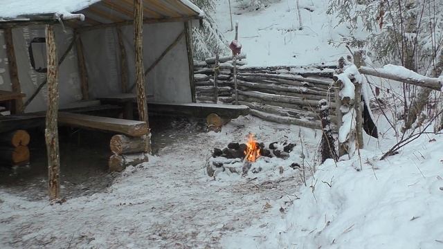 Наконец-то поход на ЛЕСНОЕ ЖИЛИЩЕ поздней осенью. Лесной быт. смотреть онлайн