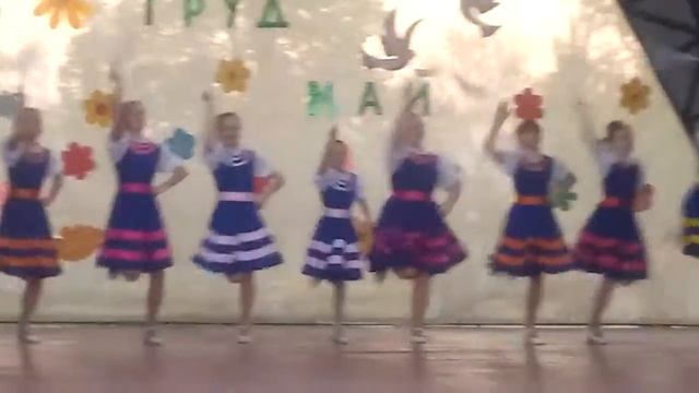 Русская плясовая. Мир Труд Май смотреть онлайн