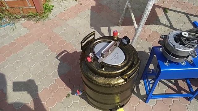 Процесс закатки жестяных банок. смотреть онлайн