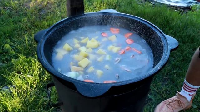 Уха в казане с сёмгой.Не получилась?! смотреть онлайн