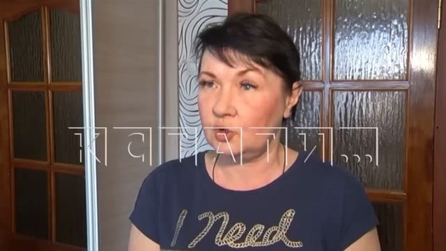 Риэлтор, выселявшая хозяев квартиры подселяя к ним мигрантов, нашла новую жертву и грозит цыганами смотреть онлайн