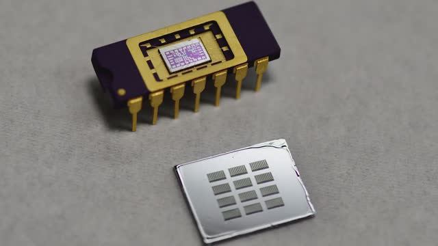 Sam Zeloof: "Z2" - Upgraded Homemade Silicon Chips смотреть онлайн