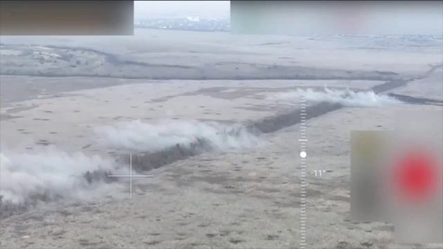 Российская авиация прореживает лесополку с украинскими позициями смотреть онлайн