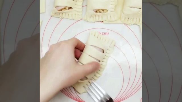 Слойки с ветчиной и сыром