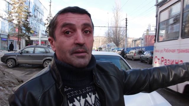 Из-за очистки снега лед упал на машину смотреть онлайн