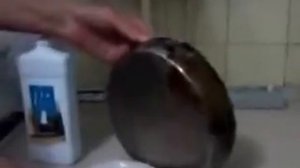 Как быстро почистить сковородку?