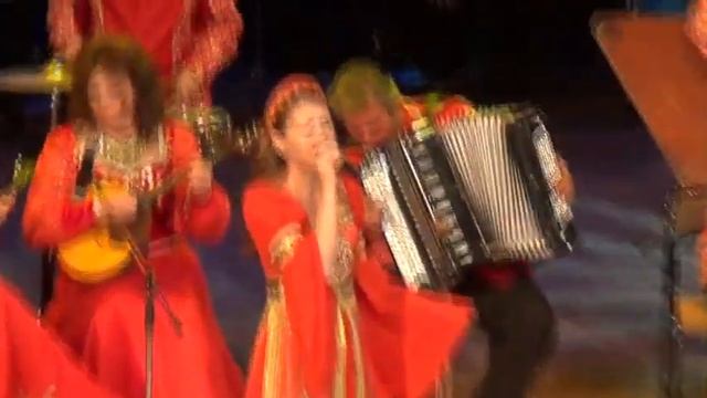 "Наш дом Россия" исполняют Алёна Завьялова и Артур Шарипов смотреть онлайн