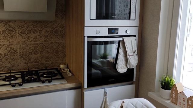 Угловая белая кухня 