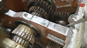 Трактор дт-75. Снятие ходоуменьшителя, снятие моста,разборка КПП. Серия 9
