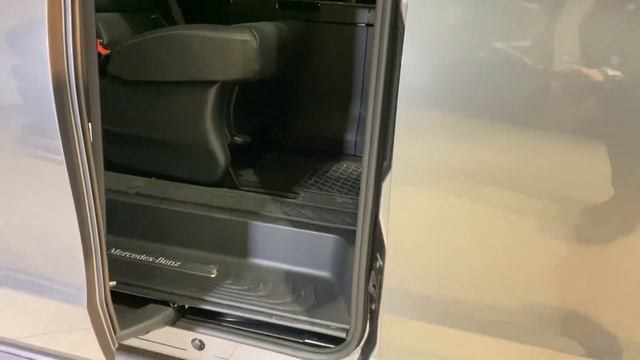 Новый Мерседес V-класс рестайлинг в тюнинг-пакете Black Crystal & Light Kit #vclass #lartedesign