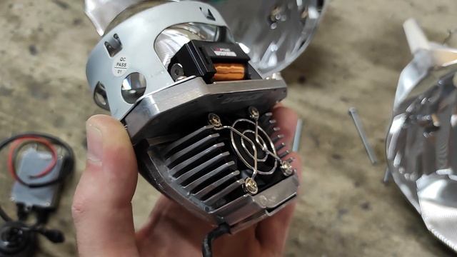 Как улучшить свет фар на Skoda Yeti, тюнинг фар установка светодиодных Bi Led линз смотреть онлайн