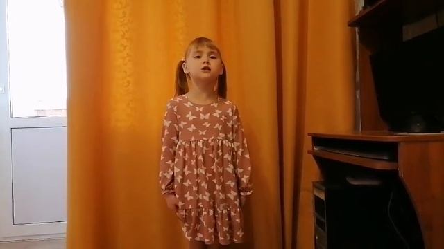 Санкина Оля 6 лет, стихотворение "Кто открыл мне этот мир.. " смотреть онлайн