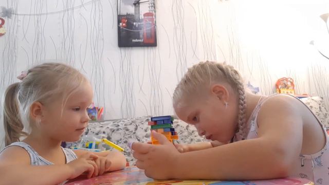 Соня и Вика играют в "Весёлые фанты". смотреть онлайн