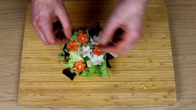 Карвинг из огурца. Карвинг из овощей. Как красиво нарезать овощи. Украшения к праздничному столу смотреть онлайн