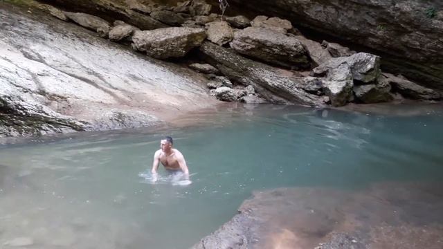 Как в Гуамском ущелье Кавказа проверяют Мужчин на прочность. смотреть онлайн