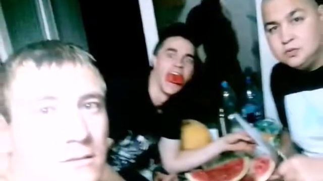 Отдых с друзьями смотреть онлайн