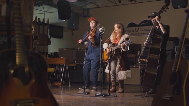 Don't Let Your Deal Go Down // Sierra Ferrell смотреть онлайн