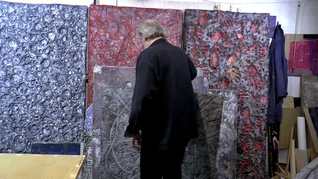 В мастерской художника Владимира Фомичёва #Владимир_Фомичёв #Бумажные_рельефы #Мастерская_художника смотреть онлайн