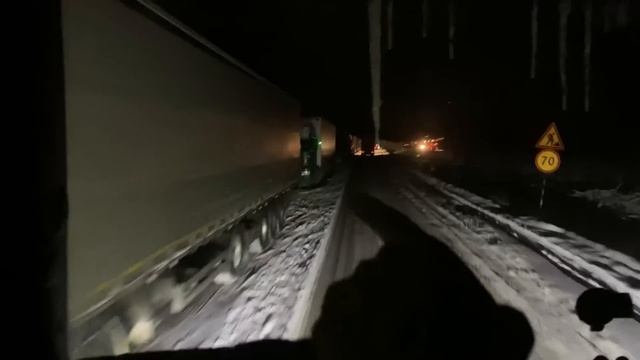 М-5 УРАЛ, СТОИМ ВТОРЫЕ СУТКИ , на ЧЕЛЯБИНСК ДВИЖЕНИЯ НЕТУ СОВСЕМ,