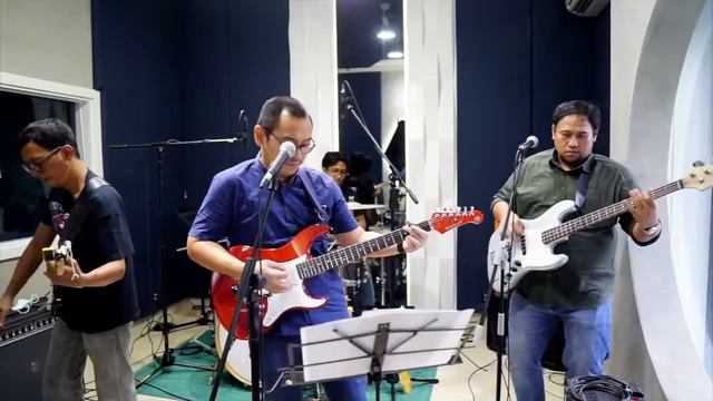 Ziggy Stardust (David Bowie Cover) - Weekend Covers смотреть онлайн