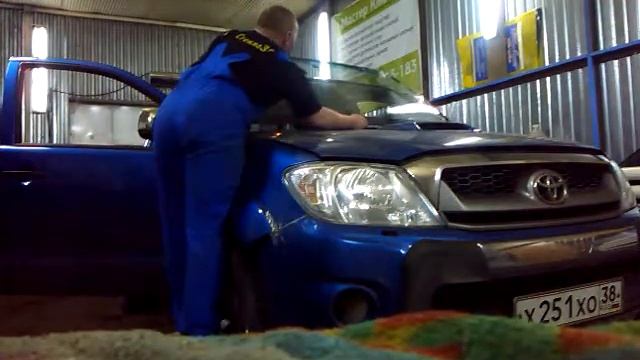 Как одному положить лобовое стекло без присосок. смотреть онлайн