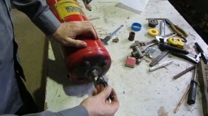 Пескоструйный аппарат (пескоструй) из огнетушителя своими руками.